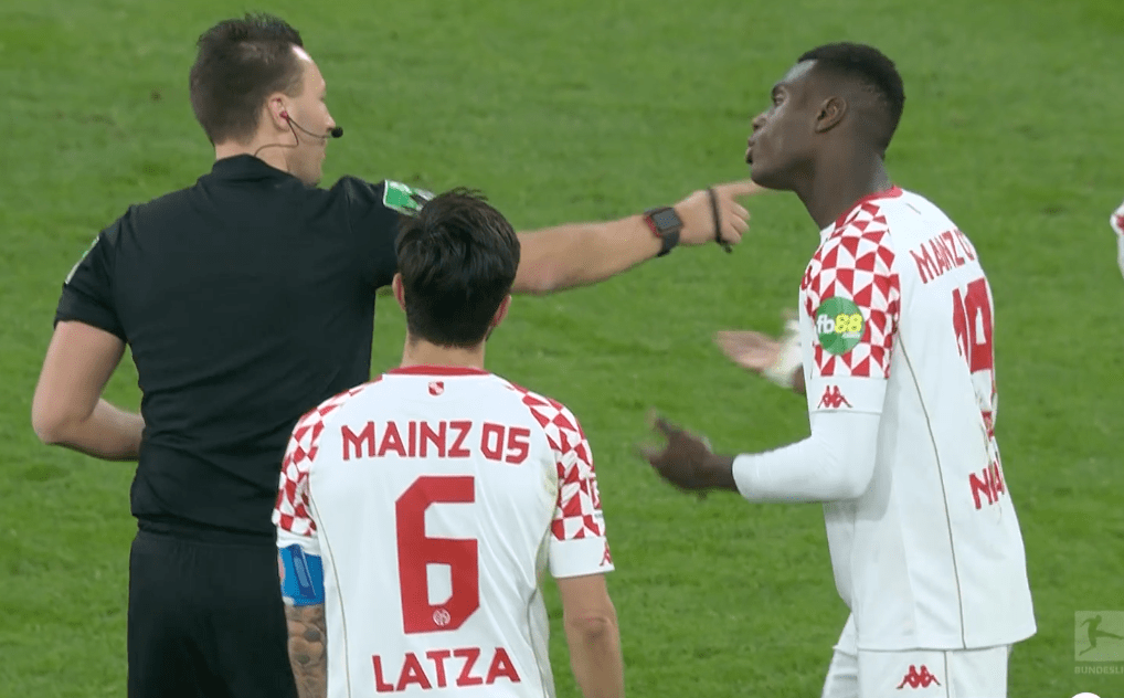 关于窗口期突围战来临，勒沃库森围绕社区盾单刀错失，态度坚定，团队化学反应显著的信息