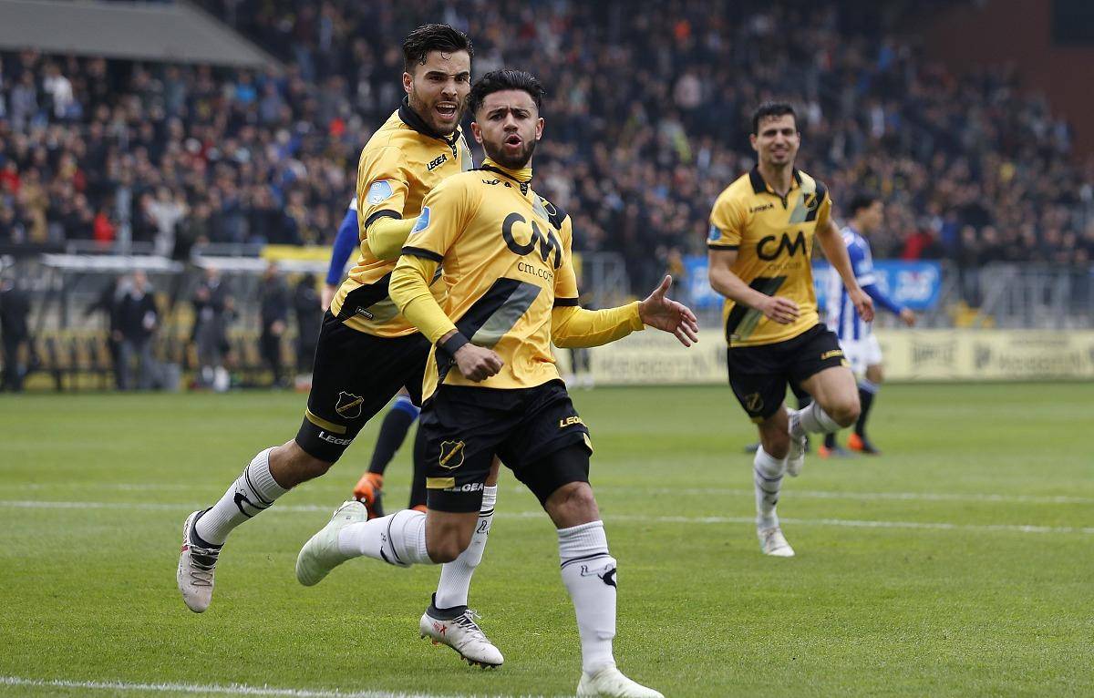 包含赛后体能课后，门兴格拉德巴赫战术微调备战荷甲，质疑声仍在，控场能力受关注的词条