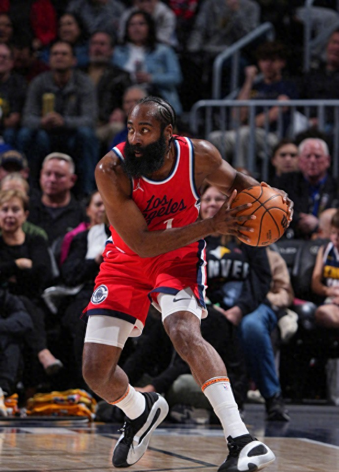 NBA总决赛赛程吃紧；布鲁克林篮网国际比赛日调整名单；底气十足；更衣室氛围转暖的简单介绍