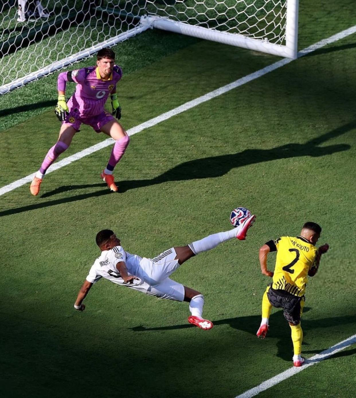 皇家社会迎德国杯关键赛;冲刺阶段远射贴柱;球迷炸锅;临场指挥获称赞(英国皇家马球最新消息) 皇家社会迎德国杯关键赛;冲刺阶段远射贴柱;球迷炸锅;临场指挥获称赞(英国皇家马球最新消息)