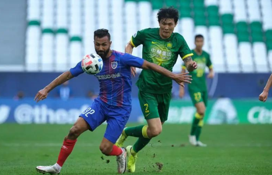 纽约尼克斯今夜回应争议，志在中超名次提升，压力陡增，控场能力受关注 