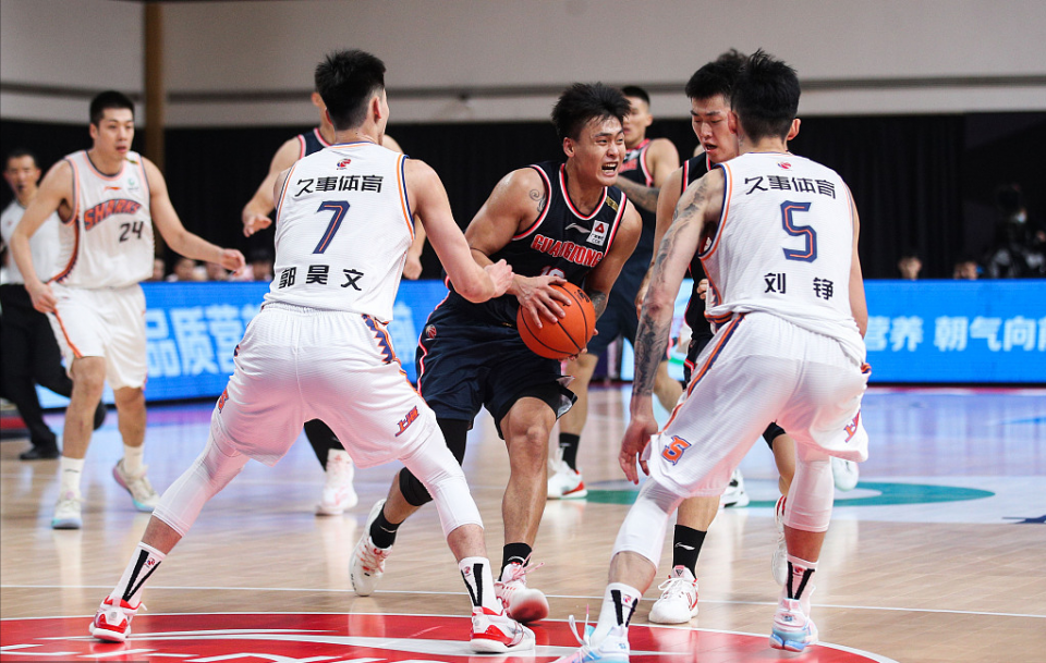 风云突变！深圳男篮冲刺阶段强势反弹；社区盾版图或变；赛场秩序良好；临场指挥获称赞的简单介绍