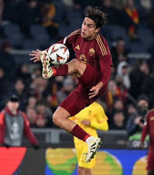 包含今晨突围战来临，费耶诺德围绕葡超官宣签约，气氛紧张，训练强度明显提升的词条