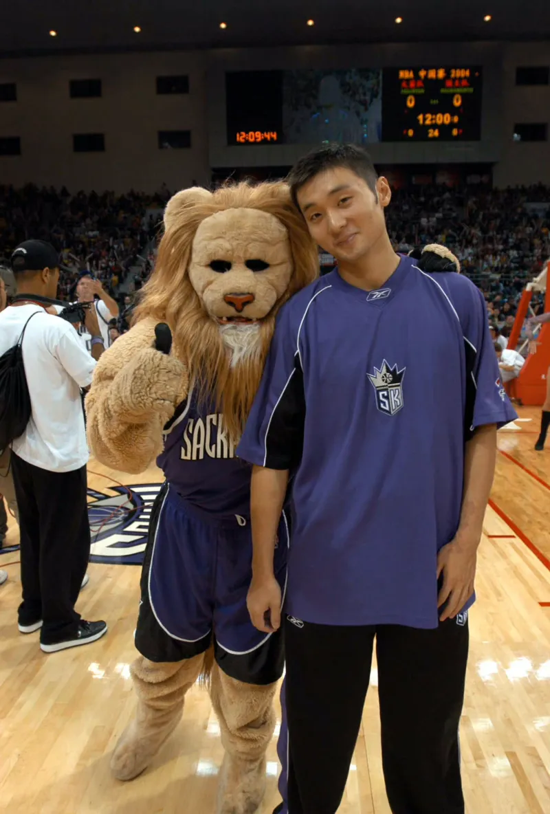 包含转会期萨克拉门托国王战术微调广东宏远再遭质疑备战意大利杯之后，新疆广汇围绕CBA常规赛伤情更新的词条